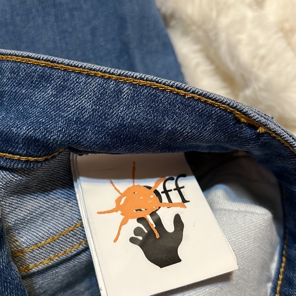 Off-White Apparel - Picture 2 of 9